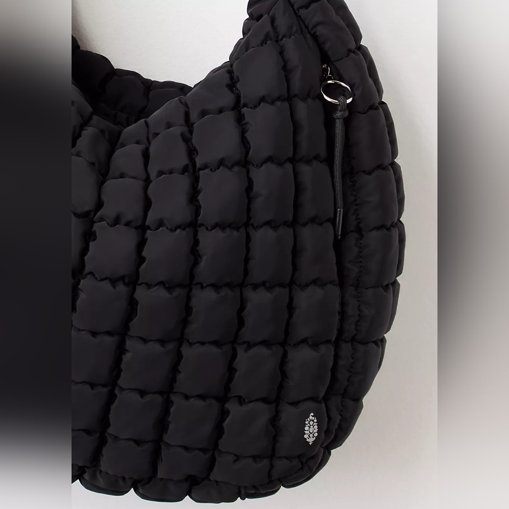 FP Movement Free People Black Quilted Carryall Shoulder Bag Tote Gym Hobo New - Picture 5 of 12